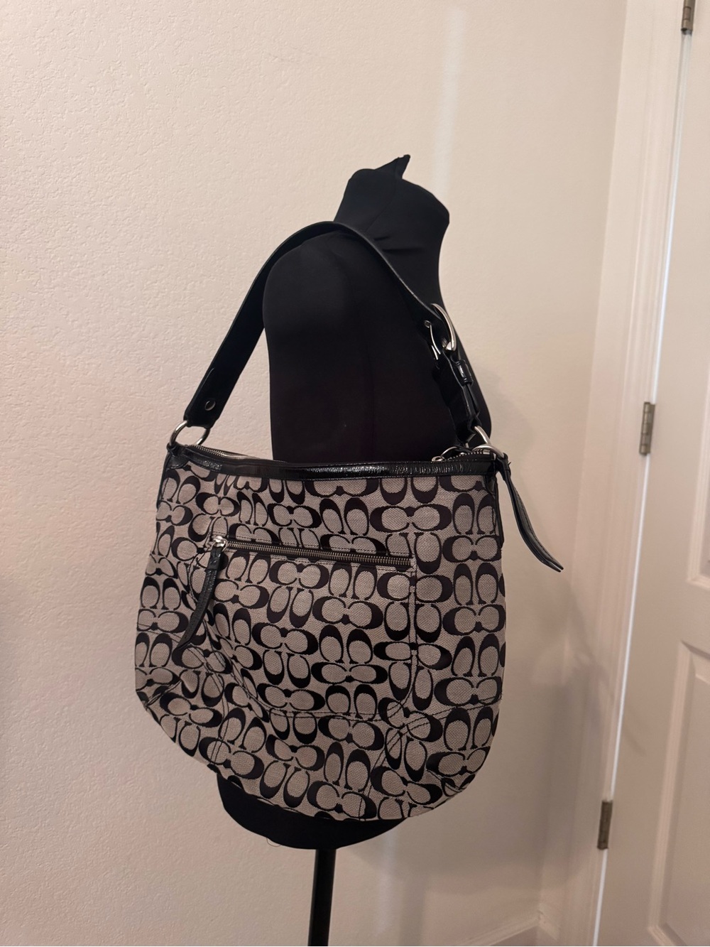 Vintage Coach Penelope Signature Hobo
Shoulder Bag (Large Size) - Picture 6 of 6